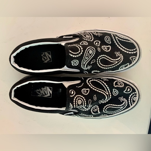 Vans Classic Slip-On (Peace Paisley) EUC Black/True White Men's 8.5, Women's 10 - Picture 6 of 9